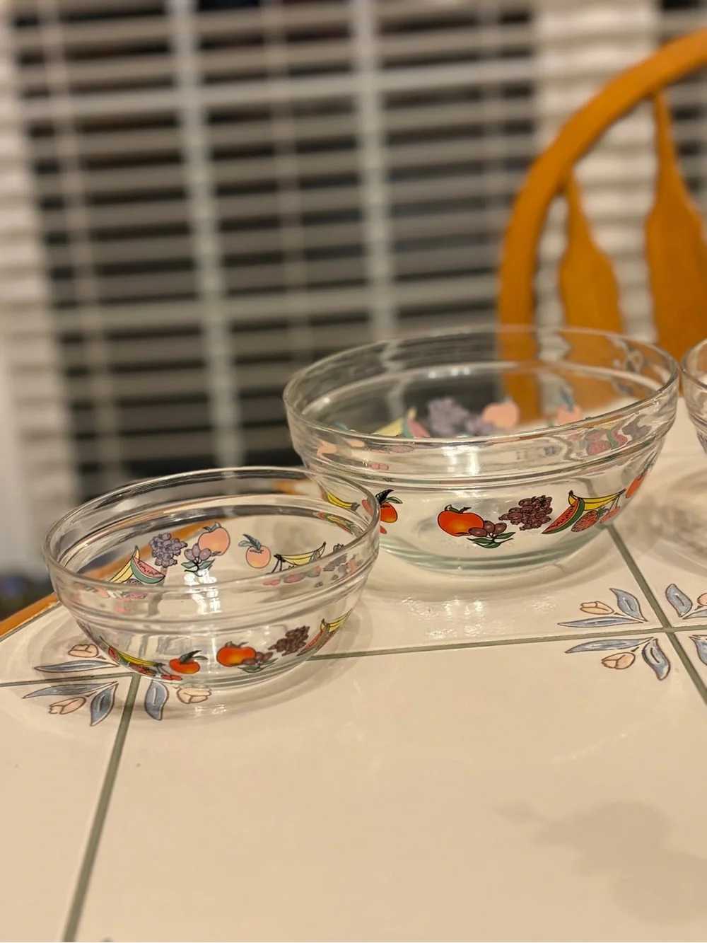 Vintage Imperial 4 Piece Glass Bowl Set Fruit Design Wrapped Around Bowls